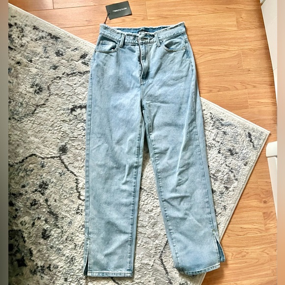 Pretty Little Thing Petite Light Blue Ripped Waistband Split Hem Jeans - NEW - Picture 4 of 4